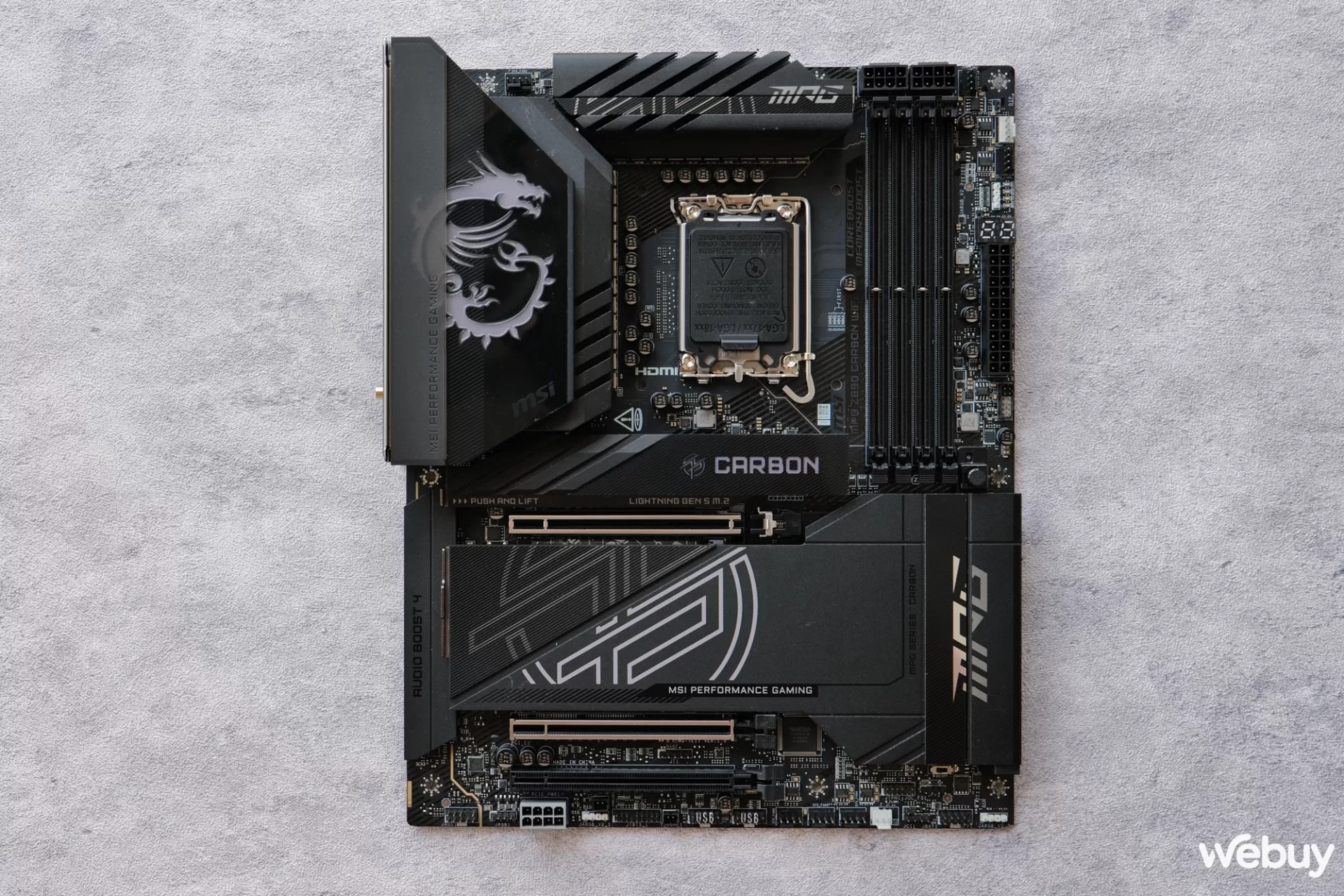 Trên tay MSI MPG Z890 CARBON WIFI: Thêm một lựa chọn bo mạch chủ dành cho Intel Core Ultra 200S có tính tiện lợi cao- Ảnh 5. Trên tay MSI MPG Z890 CARBON WIFI: Thêm một lựa chọn bo mạch chủ dành cho Intel Core Ultra 200S có tính tiện lợi cao- Ảnh 5.