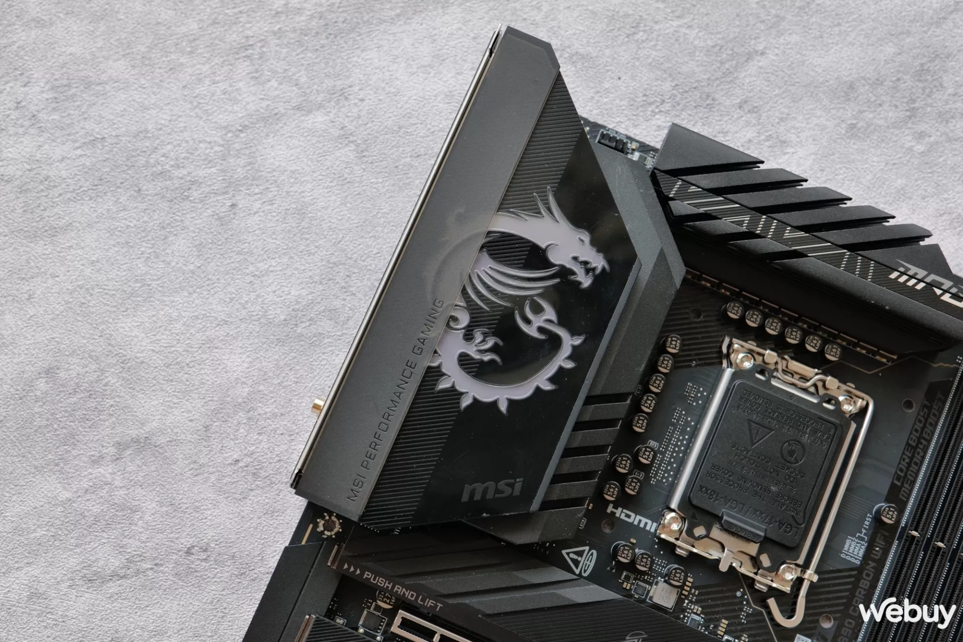 Trên tay MSI MPG Z890 CARBON WIFI: Thêm một lựa chọn bo mạch chủ dành cho Intel Core Ultra 200S có tính tiện lợi cao- Ảnh 6. Trên tay MSI MPG Z890 CARBON WIFI: Thêm một lựa chọn bo mạch chủ dành cho Intel Core Ultra 200S có tính tiện lợi cao- Ảnh 6.